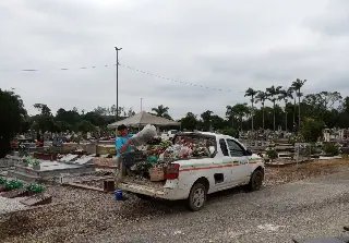 Prefeitura intensifica trabalhos no cemitério Parque da Saudade - 4