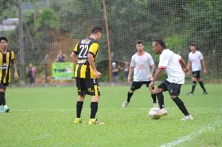 Vidraçaria Azaléia é campeã do Municipal de Futebol Amador - 1