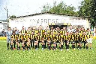 Vidraçaria Azaléia é campeã do Municipal de Futebol Amador - 2