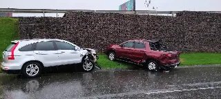 Saiba como aconteceu a colisão entre os carros no viaduto  - 2