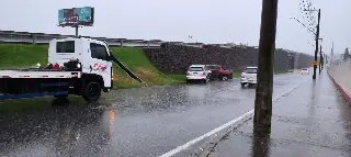 Saiba como aconteceu a colisão entre os carros no viaduto  - 1