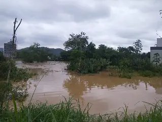 (Video) Chuva causa alagamento em diversas ruas de Brusque  - 6