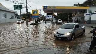 (Video) Chuva causa alagamento em diversas ruas de Brusque  - 1