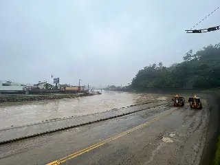 Prefeitura trabalha desde a madrugada na limpeza da Beira-rio - 4
