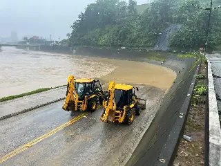 Prefeitura trabalha desde a madrugada na limpeza da Beira-rio - 5