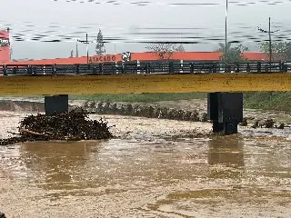 Prefeitura trabalha desde a madrugada na limpeza da Beira-rio - 7