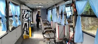 Ele é o motorista do ônibus e tem orgulho de ser ‘barbeiro’ - 2