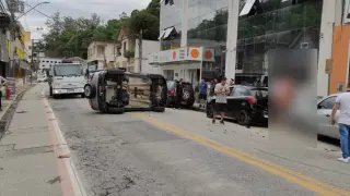 Motorista sofreu ferimentos leves no braço e na perna - 5