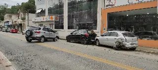 Motorista sofreu ferimentos leves no braço e na perna - 2