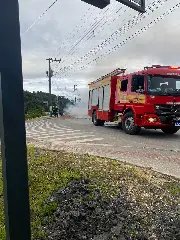 (VÍDEO) - Veículo pega fogo em Guabiruba  - 1