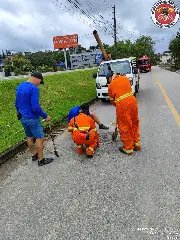 Filhote de gato é resgatado após horas preso em tubulação  - 1