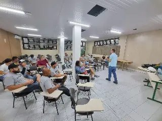 Equipe de manutenção da Secretaria de Educação passa por formação - 1