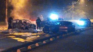 (URGENTE) Carro pega fogo após colisão frontal com outro veículo  em Brusque  - 7