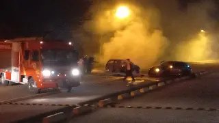 (URGENTE) Carro pega fogo após colisão frontal com outro veículo  em Brusque  - 1