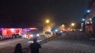 (URGENTE) Carro pega fogo após colisão frontal com outro veículo  em Brusque  - 8