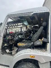 Grave acidente entre caminhões e carro deixa uma pessoa ferida - 3