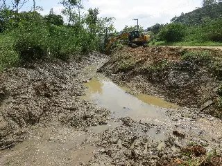 Secretaria de Obras realiza ação de limpeza de valas - 2