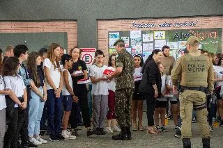 Conseg faz entrega de prêmios do concurso nas escolas - 1