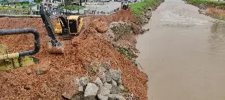 Além das máquinas, também há risco com a tubulação  - 4