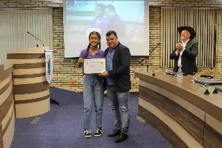 Estudantes com as melhores médias do ano recebem o diploma de Aluno Nota Dez - 14