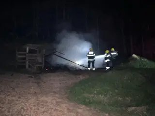Rancho de madeira pega fogo no bairro Pedras Grandes, em Botuverá - 1