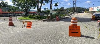 Pedestres desrespeitam sinalização e passam na ponte - 5