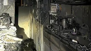 Policiais militares entram em prédio em chamas e salvam moradores - 2
