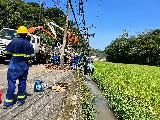 Após nove horas, fornecimento de energia é restabelecido em Brusque  - 11