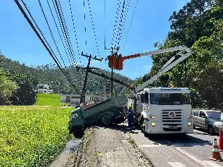 Após nove horas, fornecimento de energia é restabelecido em Brusque  - 3