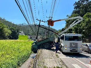 Após nove horas, fornecimento de energia é restabelecido em Brusque  - 2