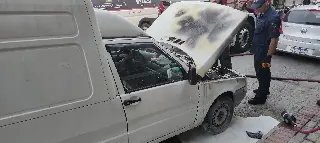 Veículo tem princípio de incêndio no centro de Brusque  - 4