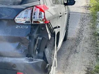 Colisão entre carro e moto deixa uma pessoa ferida em Brusque  - 2