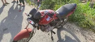 Colisão entre carro e moto deixa uma pessoa ferida em Brusque  - 1