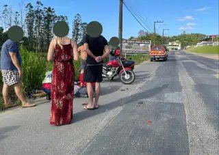 Colisão entre carro e moto deixa uma pessoa ferida em Brusque  - 3