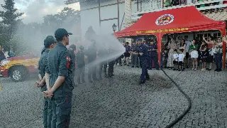 Quartel de Guabiruba comemora 20 anos com novo caminhão de combate a incêndio - 15