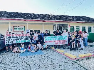 Pais e alunos realizam manifestação em frente a Escola de Brusque - 1
