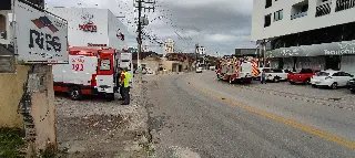 SAMU é acionado após jovem colidir mobilete em muro em Brusque  - 4