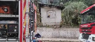 Casa é totalmente destruída por incêndio em Brusque  - 6