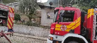 Casa é totalmente destruída por incêndio em Brusque  - 9