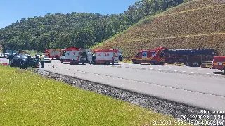 Duas pessoas ficam feridas após acidente envolvendo quatro carros  - 2