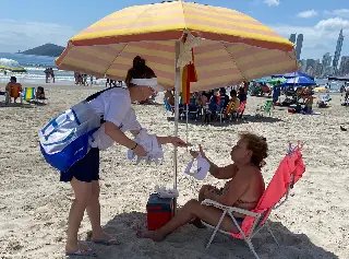 Havan distribui viseiras para banhistas em praias de SC - 2