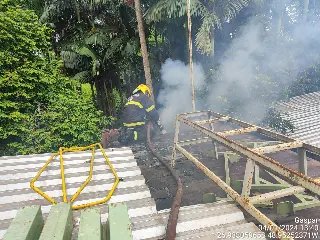 Bombeiros usam dez mil litros de água para conter incendio - 2