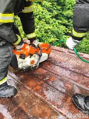 Bombeiros usam dez mil litros de água para conter incendio - 3