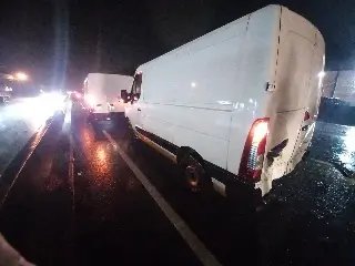 Carro de Brusque colide contra furgão na Antonio Heil - 1