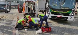 Mulher é atropelada por ônibus no Centro de Brusque - 2