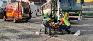 Mulher é atropelada por ônibus no Centro de Brusque - 3