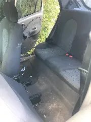 Carro acerta poste e deixa mulher gravemente ferida - 1