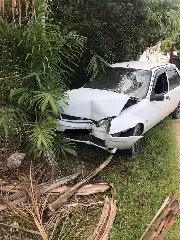 Carro acerta poste e deixa mulher gravemente ferida - 3