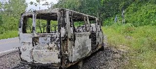 Veículo que transportava grupo de pessoas  é consumido por incêndio  - 7