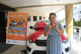 CDL entrega carro para ganhadora da promoção Comprar Aqui Dá Sorte  - 1